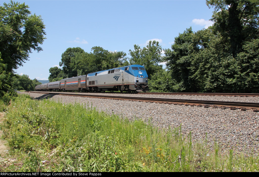 Amtrak 116 takes train 04T East